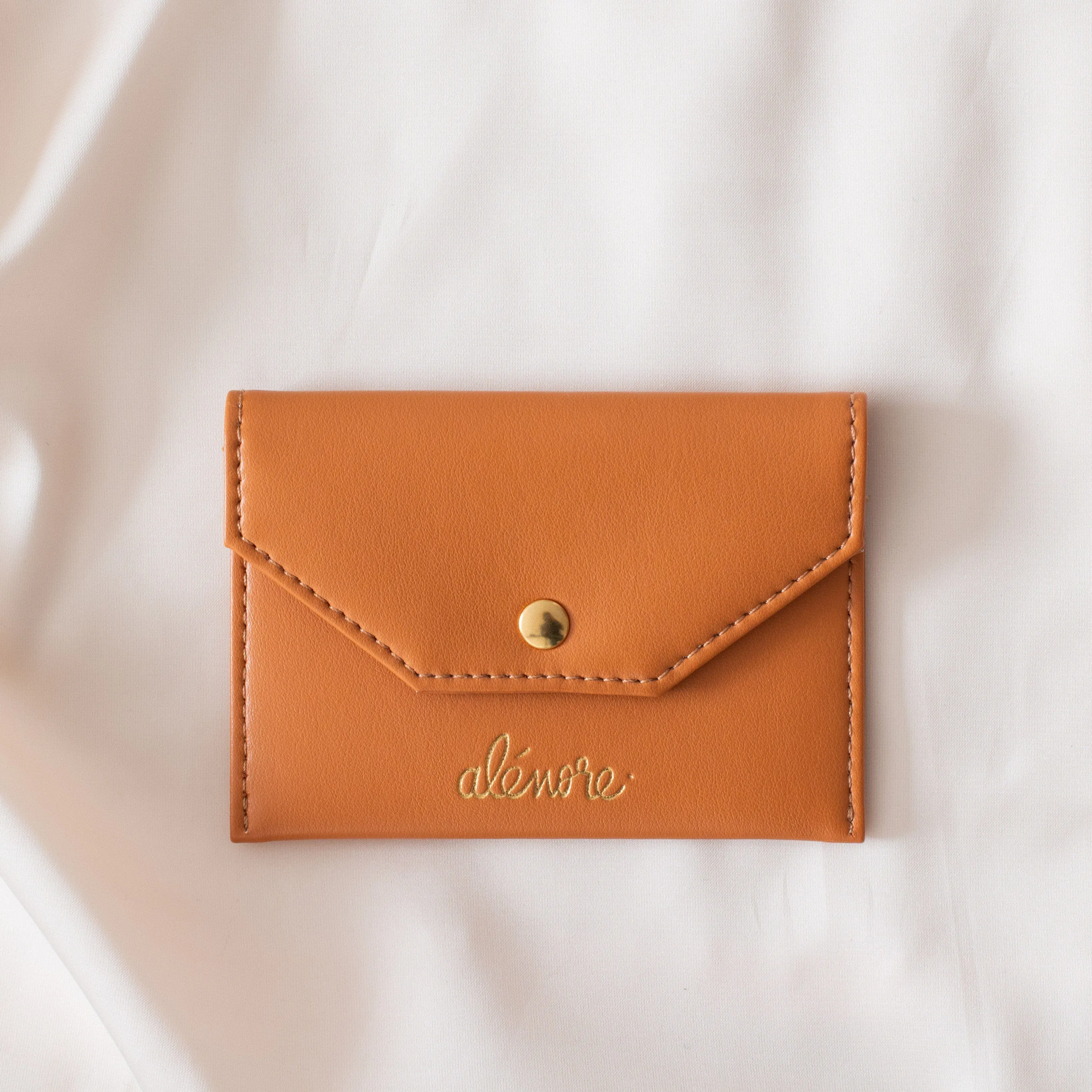Bouton Golden Vegan Apple Leather Card Holder | Camel