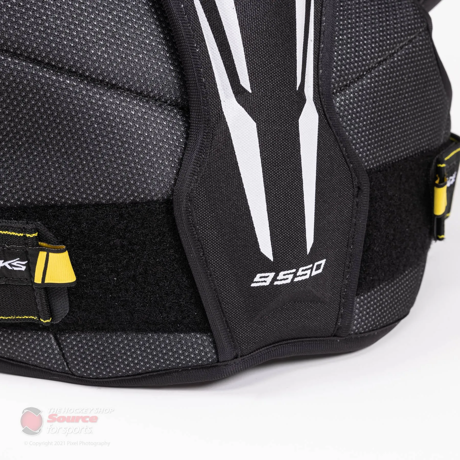 CCM Tacks 9550 Senior Hockey Shoulder Pads