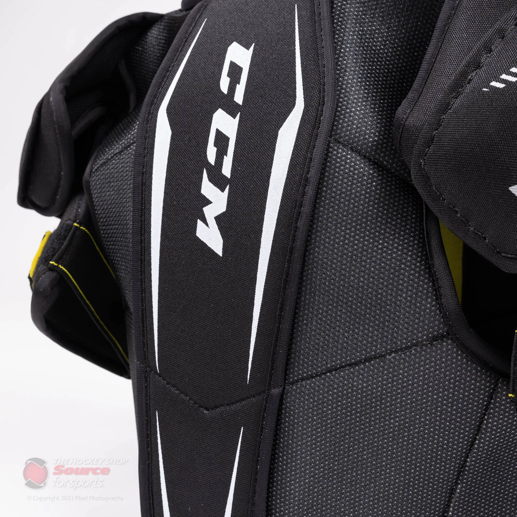 CCM Tacks 9550 Senior Hockey Shoulder Pads