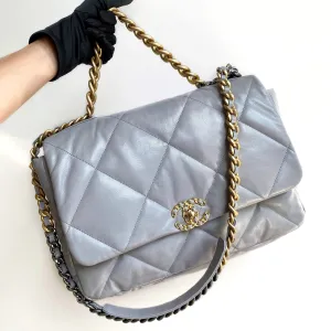 CHANEL 19 Maxi Flap Bag in Grey Lambskin