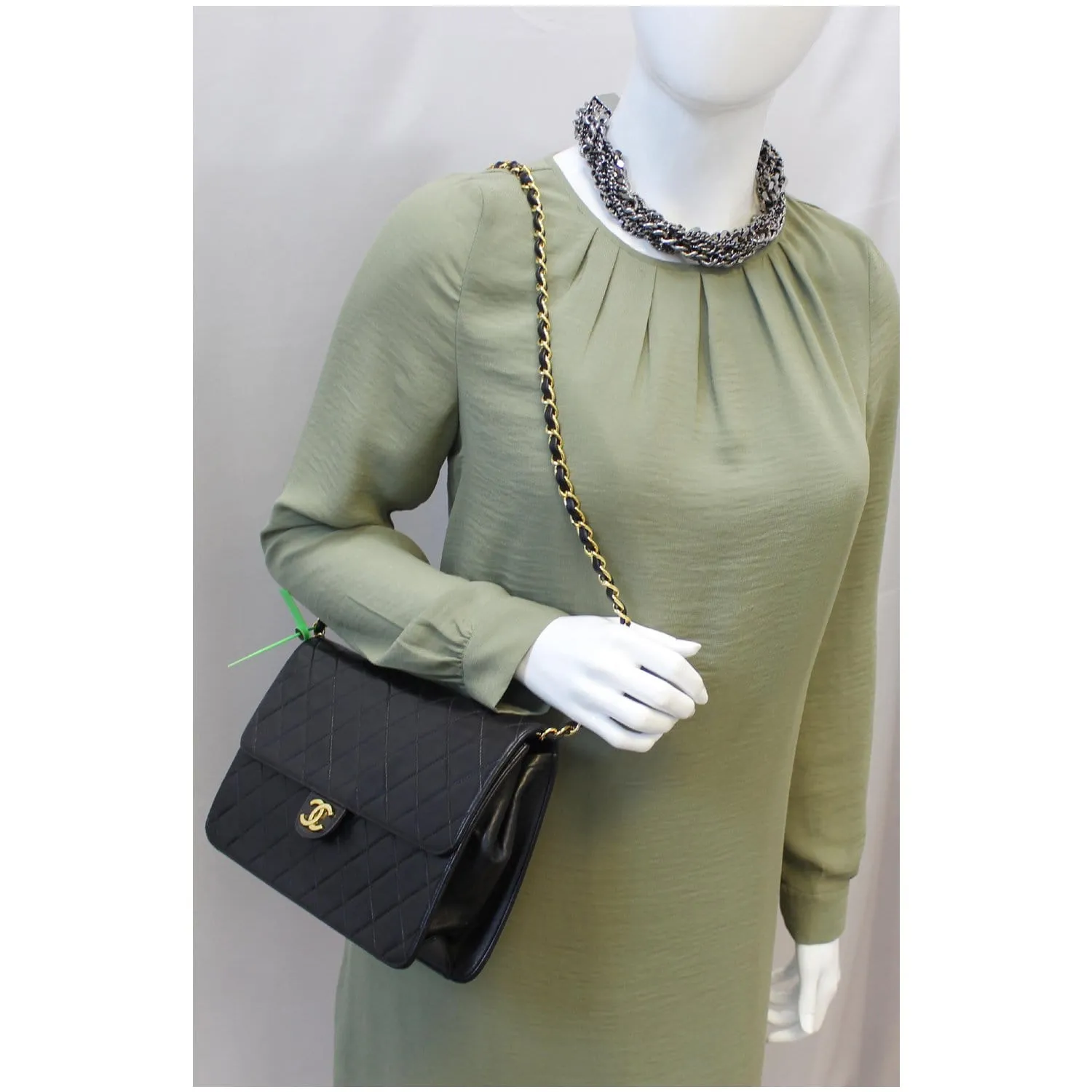 CHANEL Matelasse 25 Lambskin Leather Shoulder Bag Black