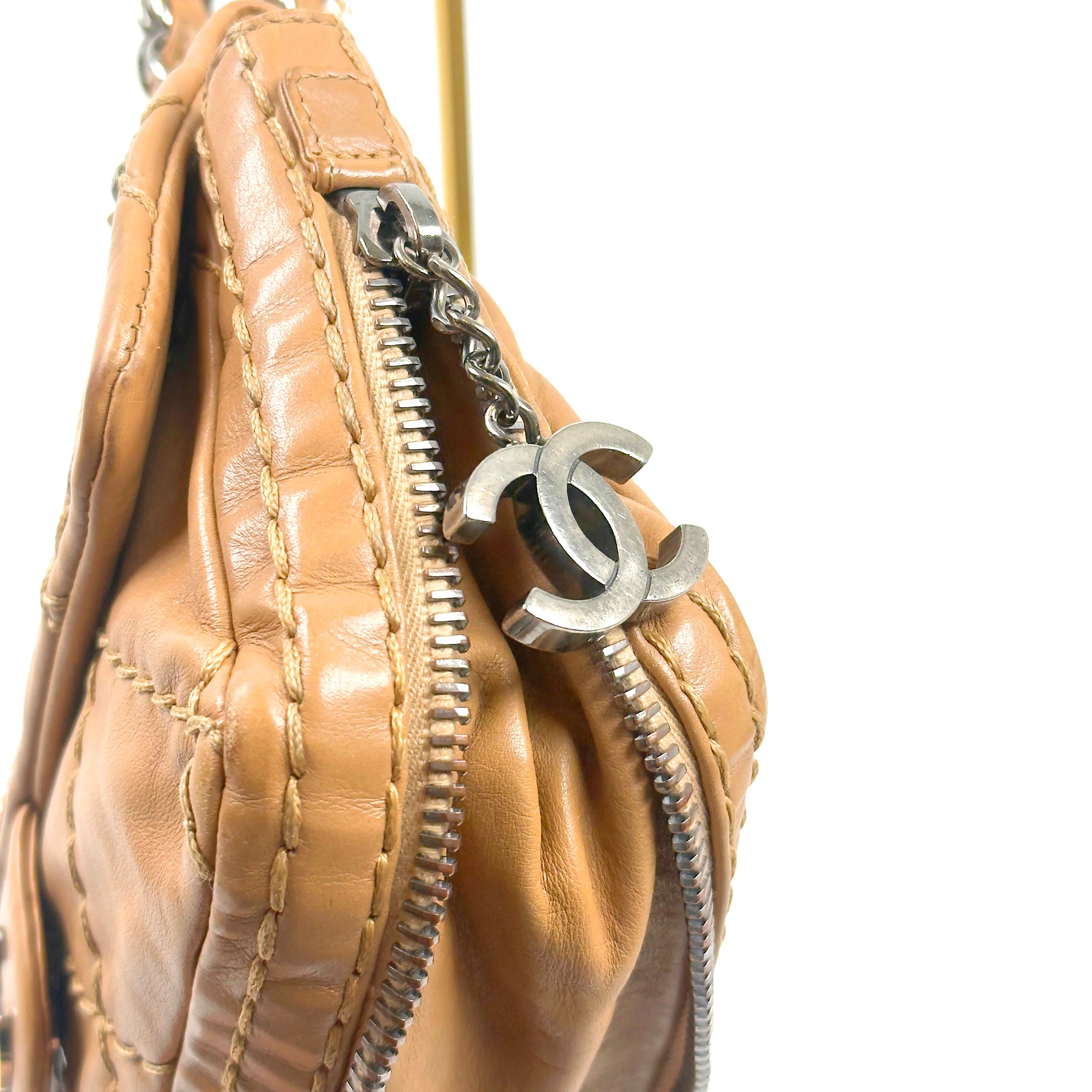 CHANEL stitch zip latte leather shoulder bag