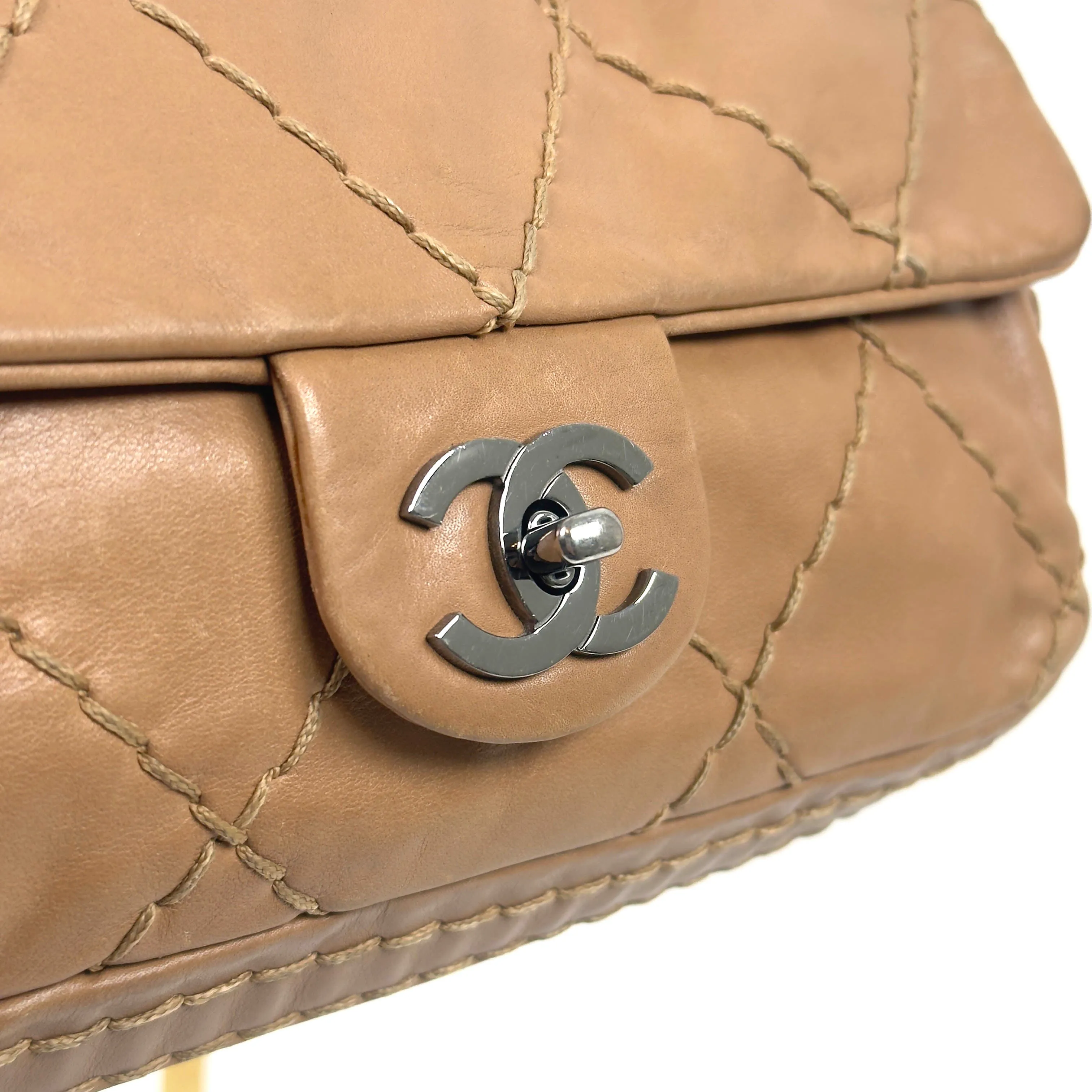 CHANEL stitch zip latte leather shoulder bag