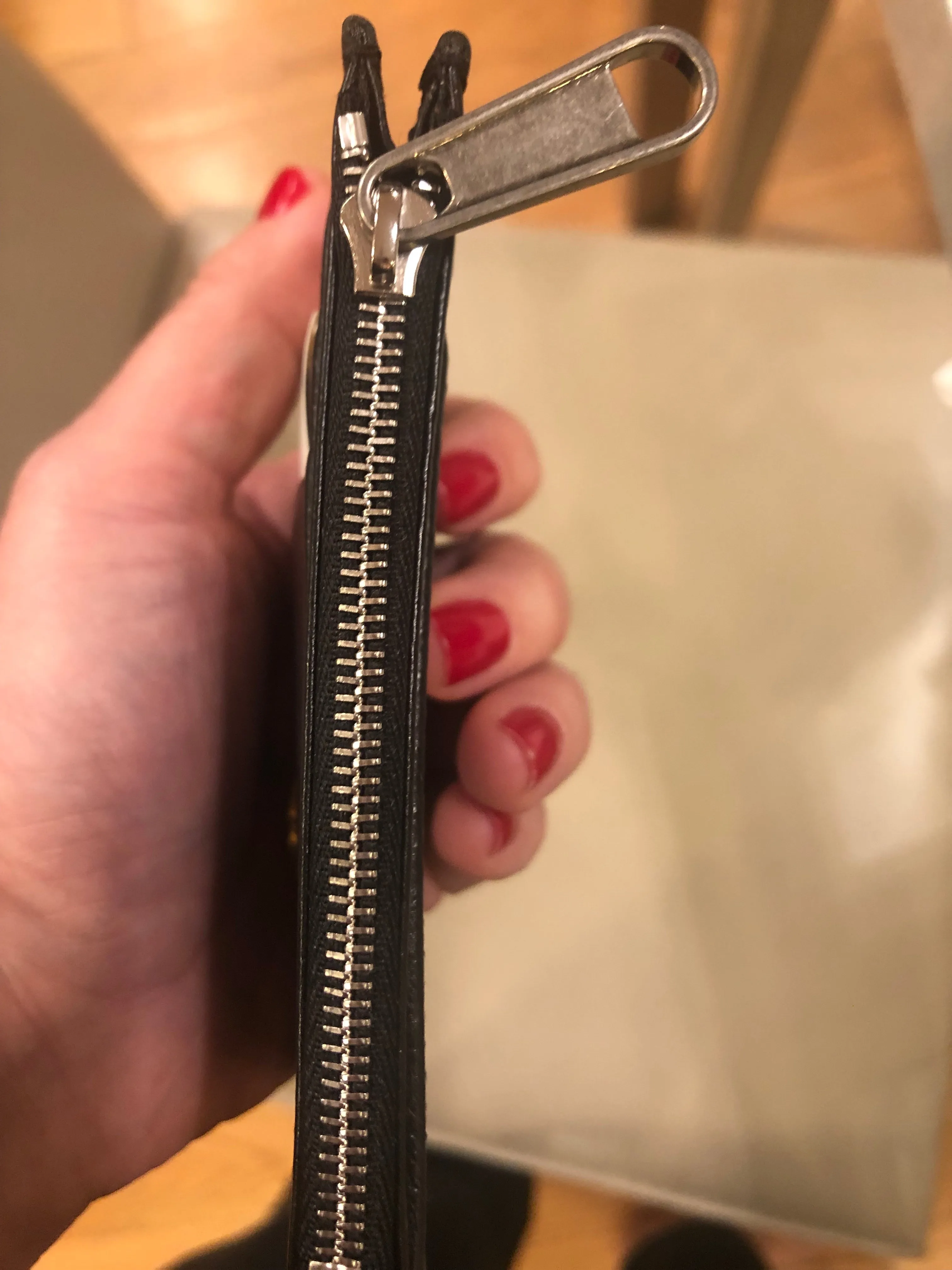 Gucci GG Morpheus Card Holder with Zipper in Black