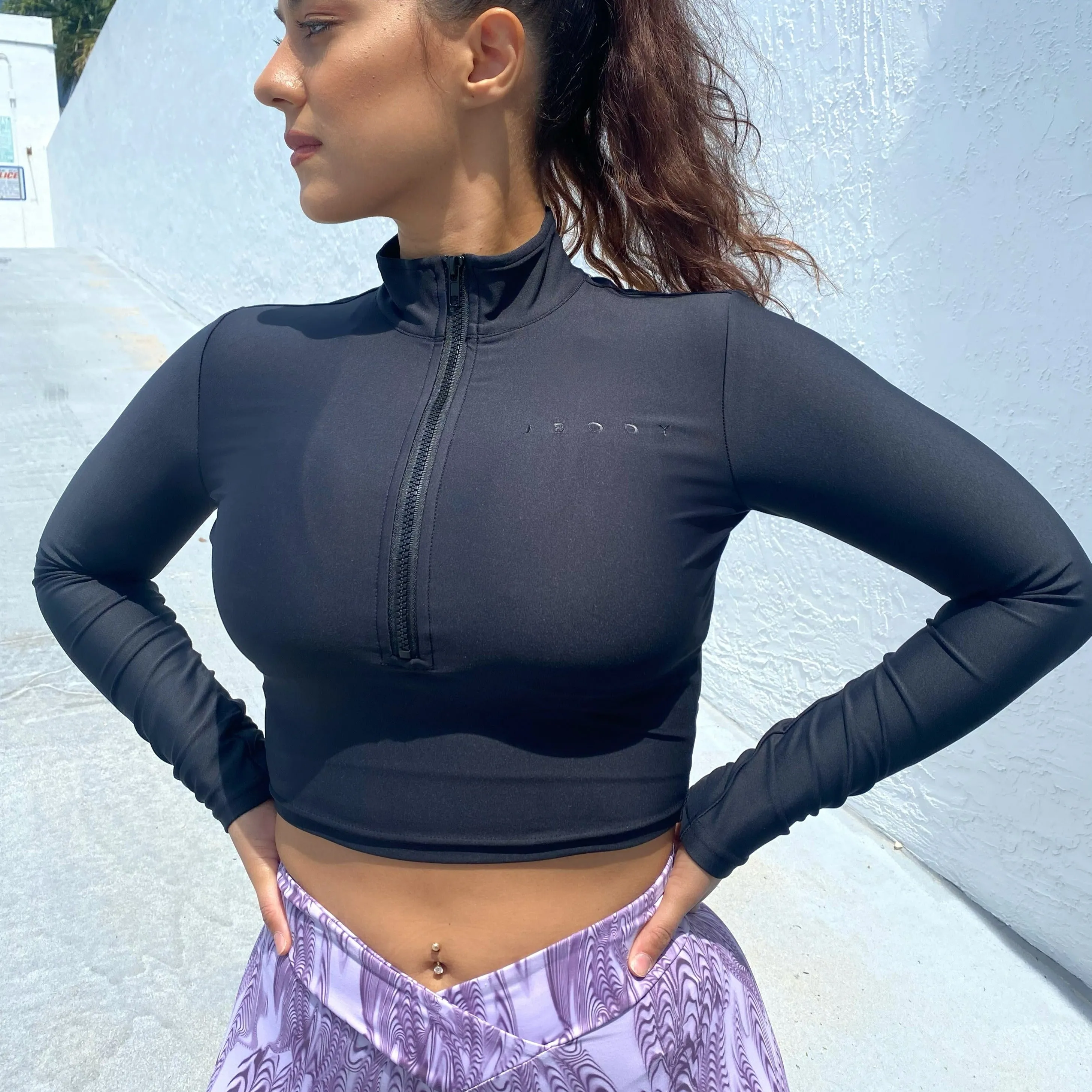 Long Sleeve Zip Up Crop Top -Black