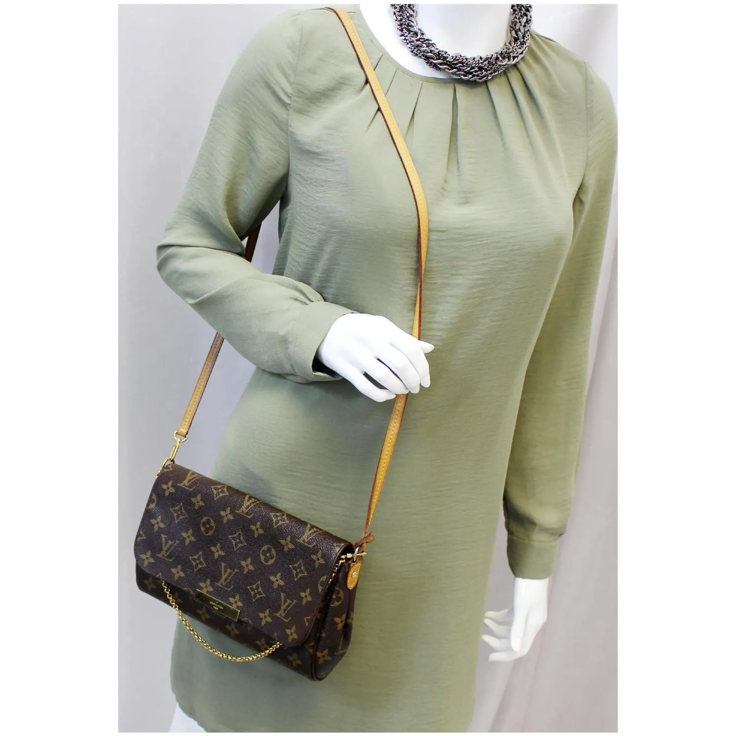 LOUIS VUITTON Favorite MM Monogram Canvas Crossbody Bag Brown