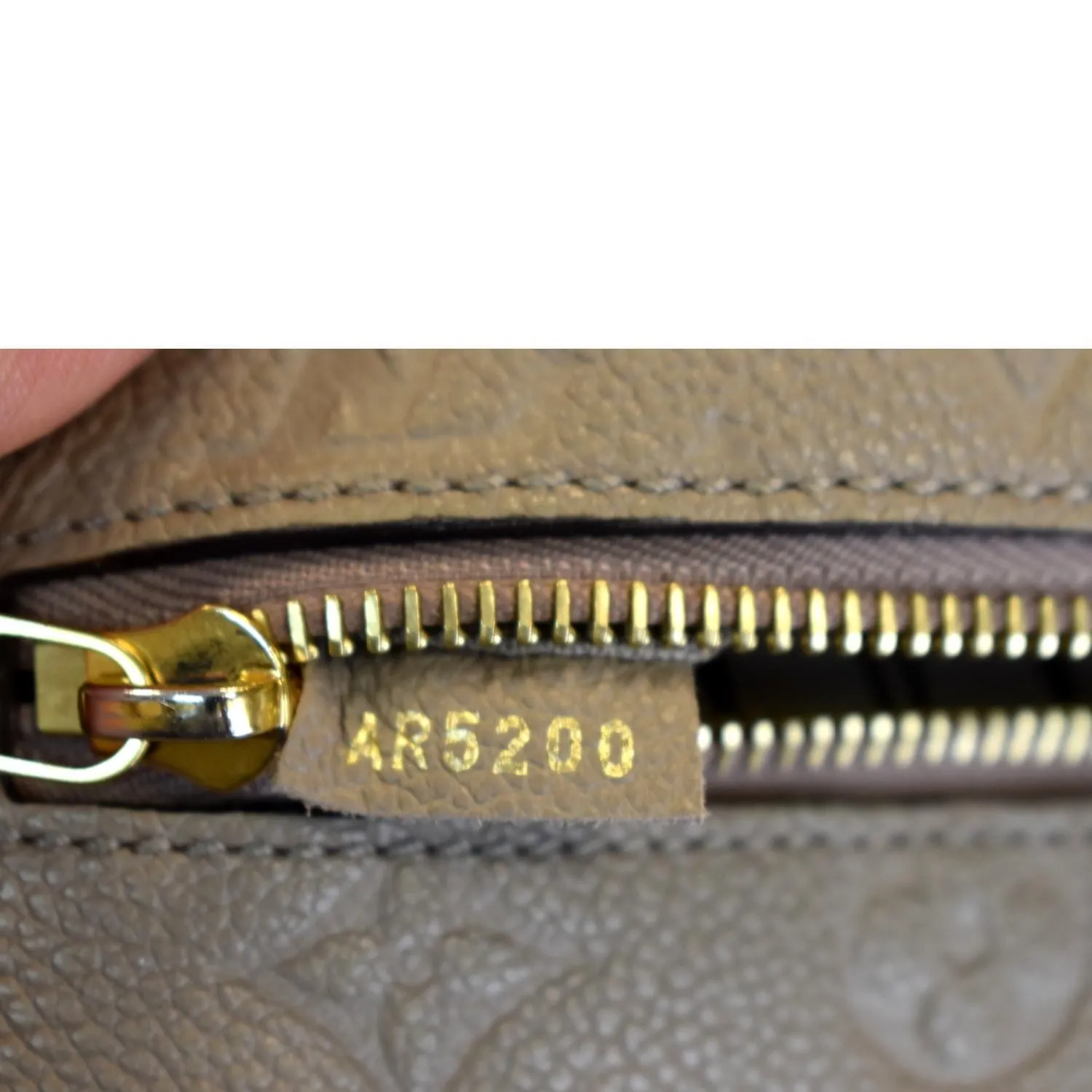 LOUIS VUITTON Metis Pochette Empreinte Leather Crossbody Bag Turtledove