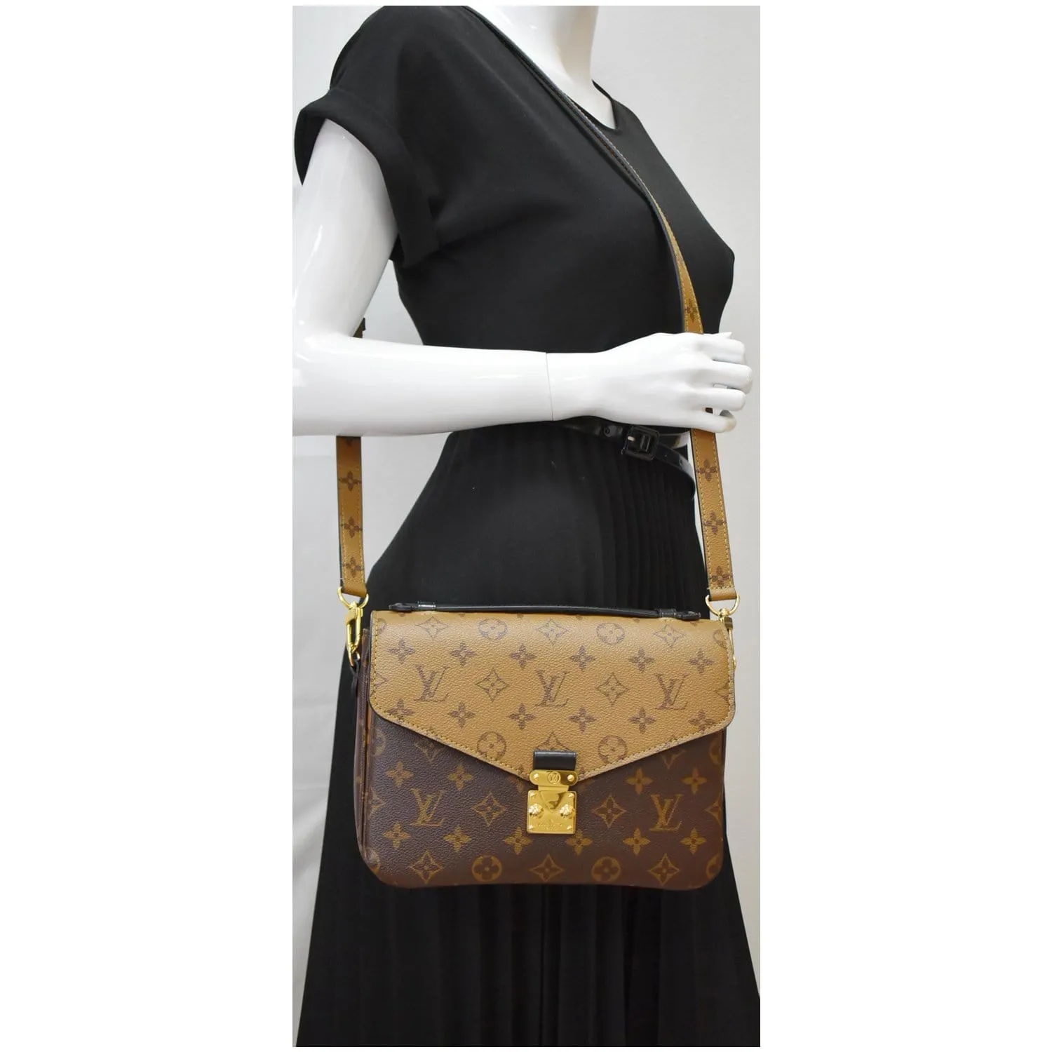 LOUIS VUITTON Metis Pochette Reverse Monogram Canvas Crossbody Bag Brown