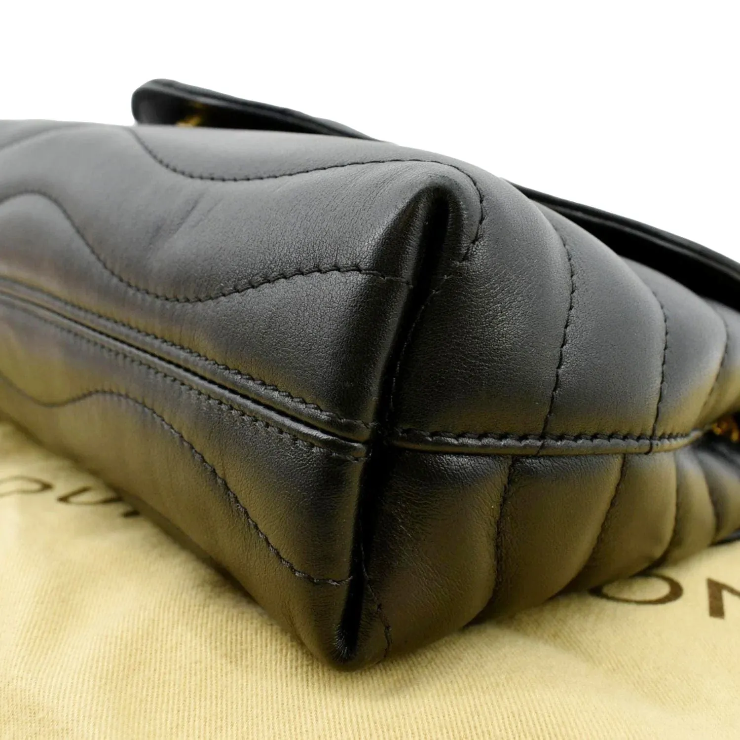LOUIS VUITTON New Wave Chain Leather Crossbody Bag Black