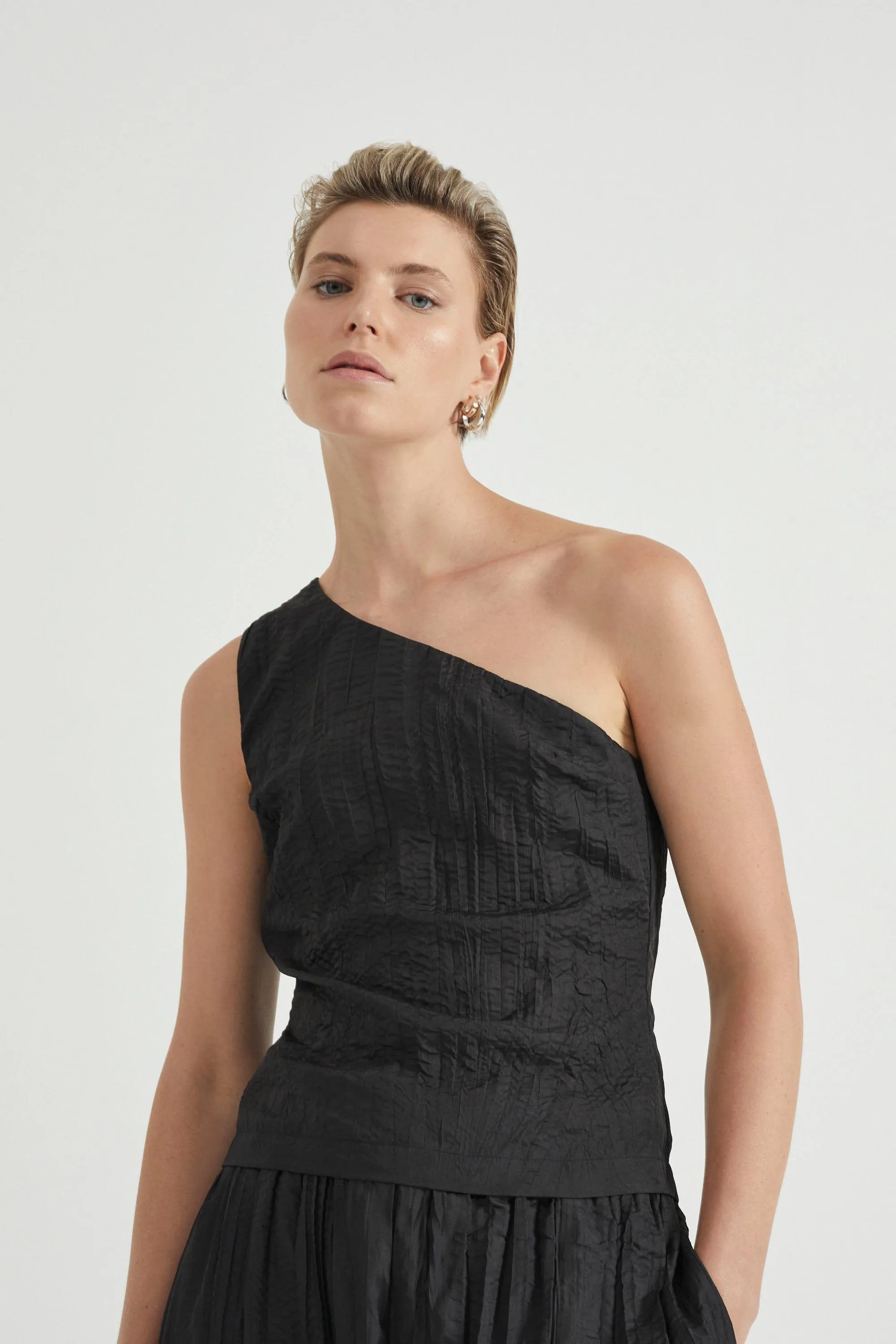 ROLLING WAVE ONE SHOULDER TOP | BLACK