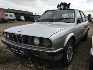 S2730 3' E30 Sedan 323i M20 AUTO 1985/06
