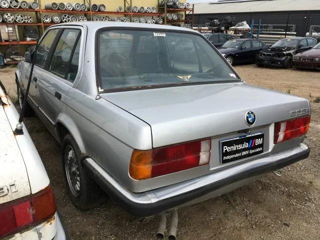 S2730 3' E30 Sedan 323i M20 AUTO 1985/06