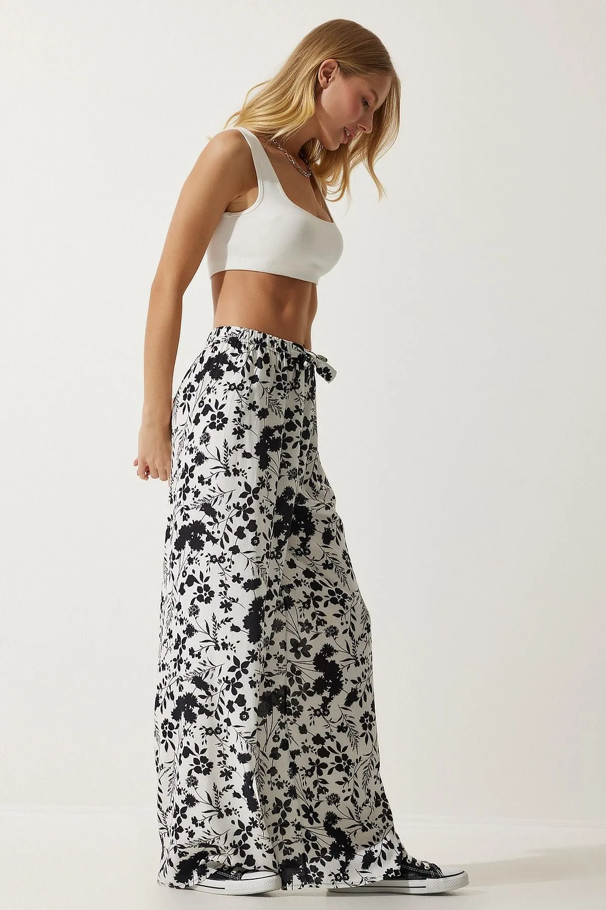Woman White Patterned Viscose Palazzo Pants EN00606